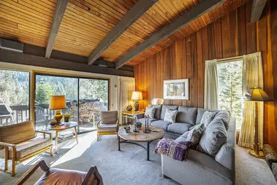 Image de Maison 4 Chambres Avec vue sur la Piste de ski de Fond du Canyon Lodge!