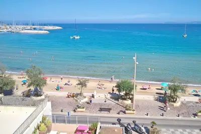 Image de T3 plein centre, 2* front de mer première ligne Calme, Propriétaires à proximité