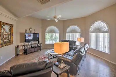 Image de Nouveau! Accueil w / Hot Tub + Pool, 4Mi au parc du lac Havasu