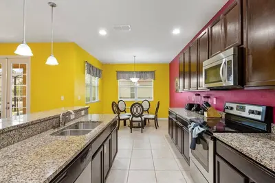 Image de Villa Villa spacieuse ✦ avec piscine privée et table de billard - Disney à proximité