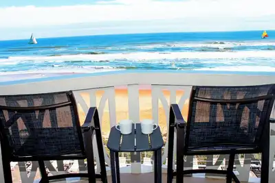Image de Piscine avec balcon direct en bord de mer