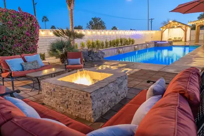 Image de Oasis du désert de Séville \/ Piscine privée et spa \/ 4br, 3Bath