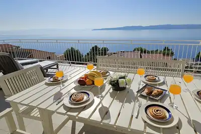 Image de Perfect Seaview Apts à seulement 150m de la plage, 2 grandes terrasses à manger