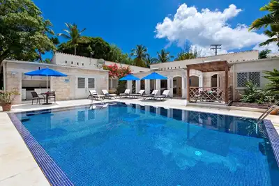 Image de Oasis tropicale avec piscine près de la plage - Todmorden