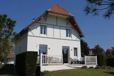 Image de Villa de vacances à 100m de la mer avec jardin et terrasse ensoleillée