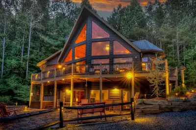 Image de Black Bear Ridge - Spa | Foyer extérieur et foyer | Porche blindé