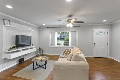 Image de Magnifique maison unifamiliale avec un intérieur unique.