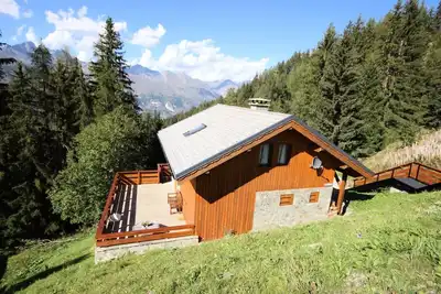 Image de Confortable chalet dans un quartier calme avec une vue imprenable sur la vallée et le Mont Blanc