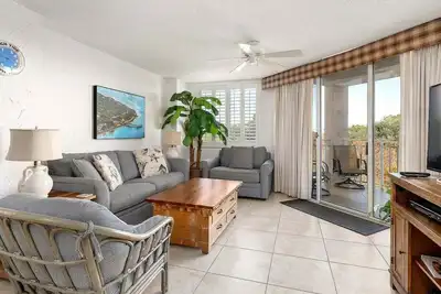 Oceanfront Condominium! Accès à la plage, piscine, gated.