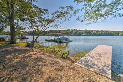 Image de Nouveau! Waterfront Home w / Dock - 8. 8Mi Ă Hot Springs
