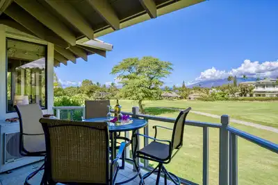 Image de Magnifique Wailea Remodel sur un parcours de golf avec vue sur le grand océan et le parcours de golf!
