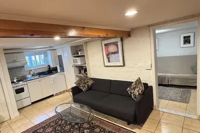 Image de Appartement 1 Chambre Maison-Sous-Sol avec Entrée Privée