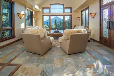 Image de Nouvelle liste! Économisez 15%! Maison de montagne tranquille avec vue panoramique et accès aux sentiers de randonnée