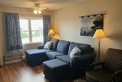 Image de Charmant condo avec accès au lac, quai, WiFi et vue sur la montagne!