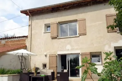 Image de Charmant Gîte dans les Monts du Lyonnais avec Jardin, Terrasse et Confort Moderne