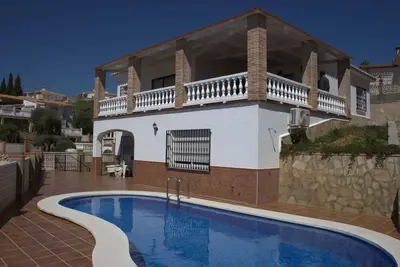 Image de Grande villa près de la plage avec piscine et vue mer