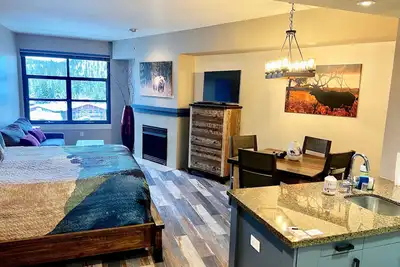 Image de Westin Monache: Studio luxueux au dernier étage entièrement rénové. Dog Friendly.