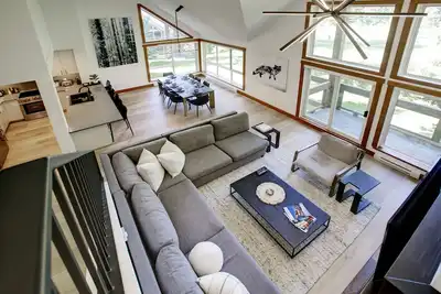 Image de Blackcomb Benchlands 3 chambres sur le terrain de golf!