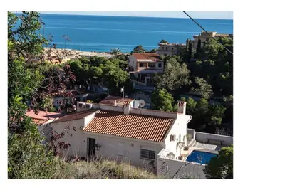 Image de Villa nordique espagnole avec piscine