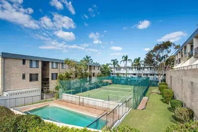 Image de 14 'The Dunes', 38 Marine Dr - grande unité avec piscine, court de tennis et juste en face de la plage de Fingal