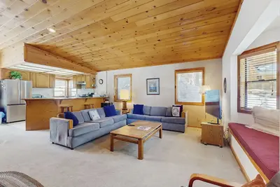 Image de Accueil familial avec piscine partagée, bain à remous et accès aux commodités Tahoe / Donner