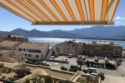 Image de Vue imprenable mer montagne citadelle port et plage