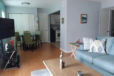 Image de Waterfront Condo, profitez de votre café du matin tout en regardant les dauphins!