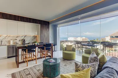 Image de Pier 57 Romantic Zone Ocean Views 2 chambres 2 salles de bain Près de Los Muertos Pier