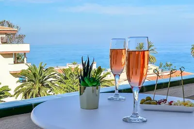 Image de Penthouse, Fabulous Sea View, Beach, WiFi, Sat Tv, Ac, Welcome Pack, Ug parking