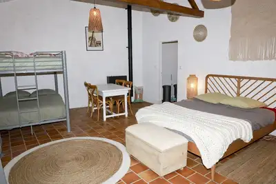Image de The La Perrière loft, an oasis in the heart of the city