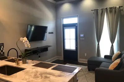 Image de Cette maison incroyable est dans la belle rue Quartier Roch.