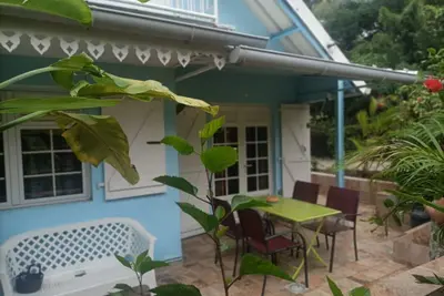 Image de Colibri Ble -villa au bord de mer. . . . . . . . . . . . . . . . . . . . . . . . . . . . . . . . . . . .