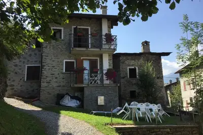 Image de Vacances de deux chambres immergé dans la nature de Valtellina