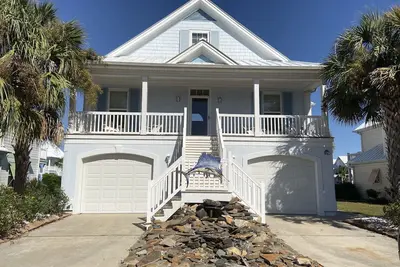 Surfside Beach avec table de billard et deux voiturettes de golf