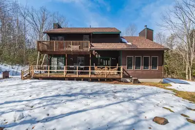 Image de La parfaite escapade en montagne nichée dans les bois à 2 min du centre-ville de Windham.