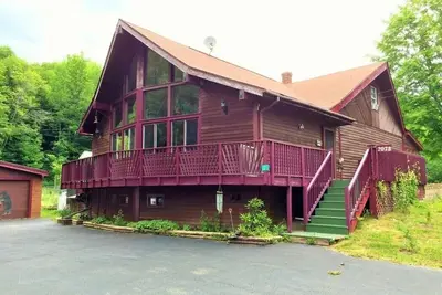 Image de Découvrez les Catskills. Explorez, divertissez et détendez-vous dans notre chalet.