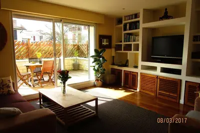 Image de Appartement avec terrasse à 30 m de la plage!