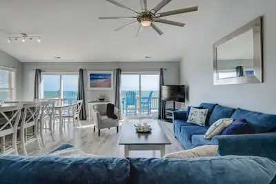Image de HotTub, Beachfront, emplacement, luxe! Planification flexible - tout ce que vous voulez!