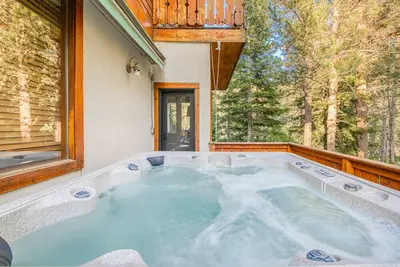 Image de Nouvelle Liste - Luxury Swiss Chalet 6 Br 4000+ sq - ft - Dans La Vallee De Squaw - Must See!