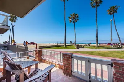 Image de Belle maison w / belle vue sur la plage, WiFi gratuit et accès à la plage!