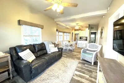 Image de Mise À Jour Belle Maison Juste 300 ÉTAPES Au 14ÈME St Beach & Boardwalk! Sleeps 8!