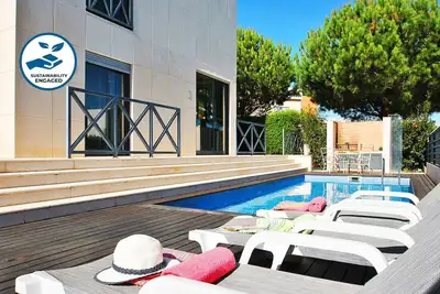 Image de Contemporary Villa, Private Pool, Wi-Fi, Ac & 10min Walk From The Beach