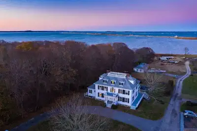 Image de Warren House, côté océan, vues incroyables, près de la ville et de la plage, bain à remous piscine