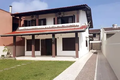 Image de Maison de ville avec piscine près de la mer