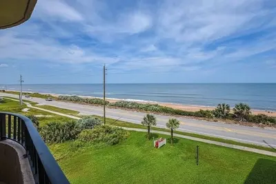 Image de Condo front de mer avec vue magnifique, condo étage 3d avec beaucoup de commodités