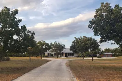 Image de Castroville Ferme moderne