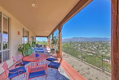 Image de Nouveau! Villa de luxe panoramique avec spa au centre-ville de Tucson!