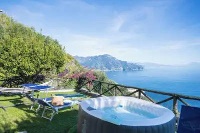 Image de Maison \"Casa Nenno\" avec jardin-solarium et belle vue sur la mer et la cĂ´te