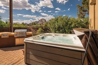 Image de West Sedona 3 Bdrm, grand patio avec bain à remous, barbecue, cheminée et vues!