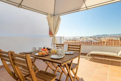 Image de Homeabout La Merced Duplex 15 (2br 1bt)